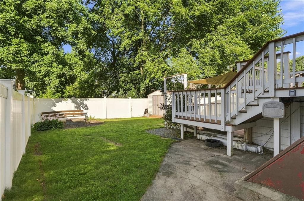 105 Branch Avenue photo 32