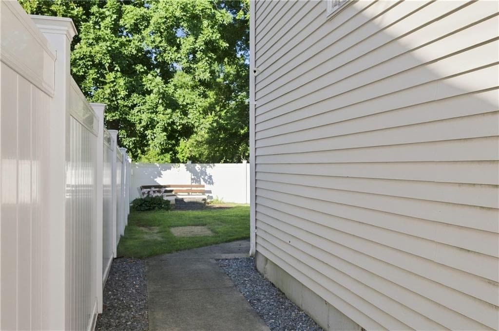 105 Branch Avenue photo 31