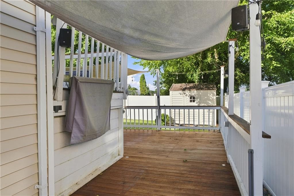 105 Branch Avenue photo 29