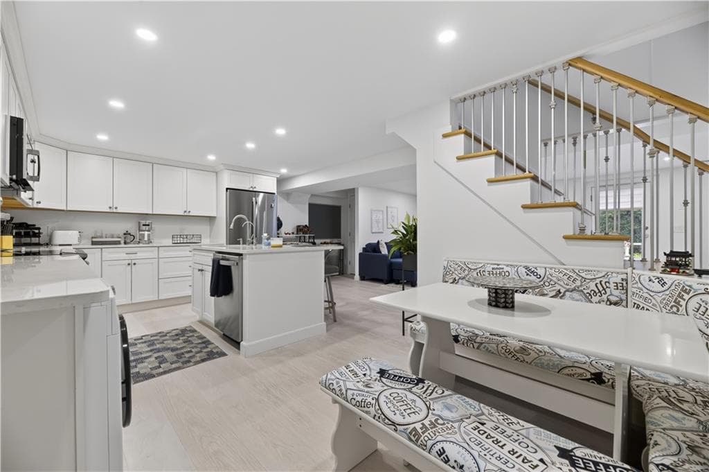 19 Moonlight Drive photo 32