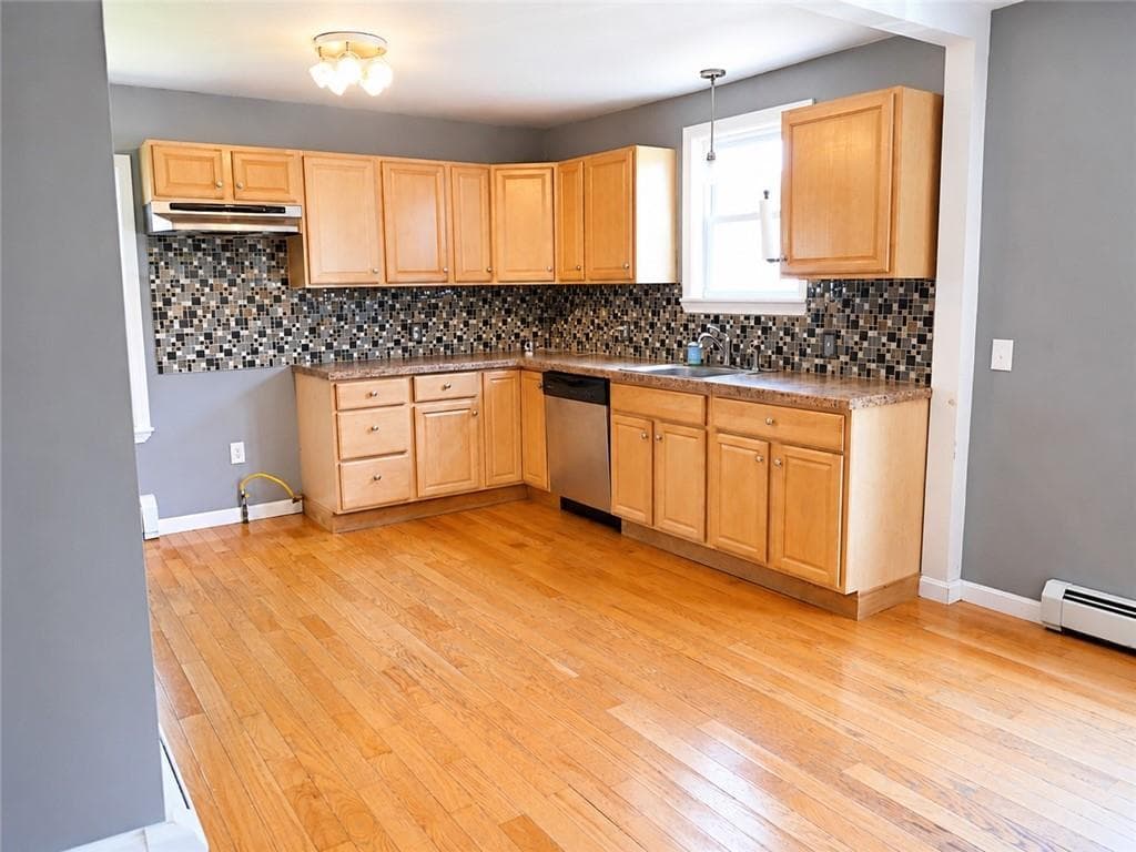 Single Family Residence at 19 Dryden Boulevard, Warwick, photo 4 of 20