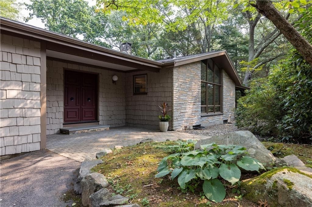165 Kent Drive photo 4