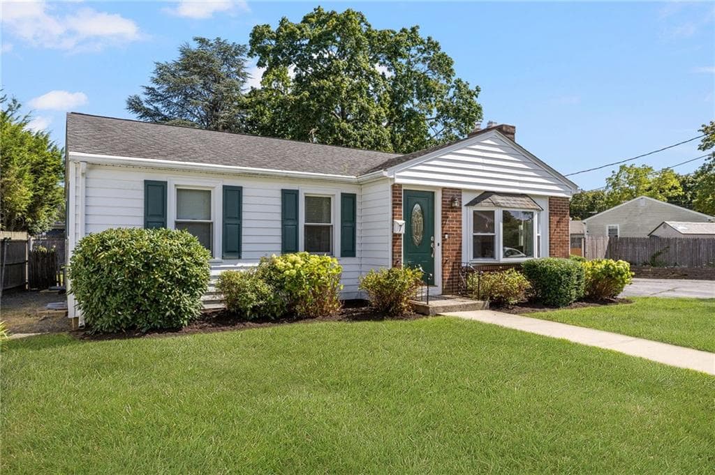 Single Family Residence at 7 Woodbine Street, East Providence, photo 4 of 49