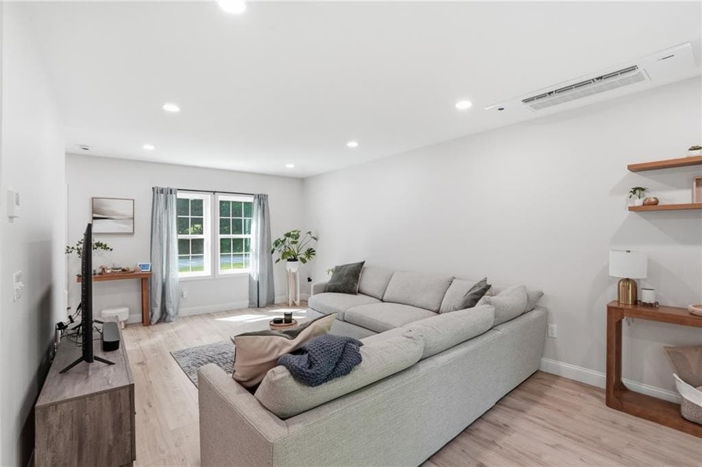72 Wilbur Road photo 13