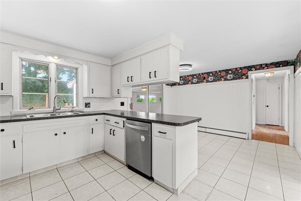 Single Family Residence at 95 Hyde Street, Cranston, photo 12 of 38