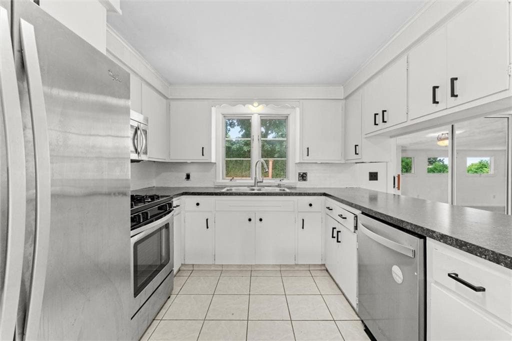 Single Family Residence at 95 Hyde Street, Cranston, photo 11 of 38