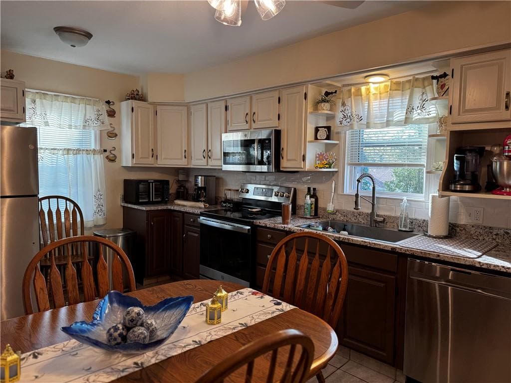 42 Spring Drive photo 2