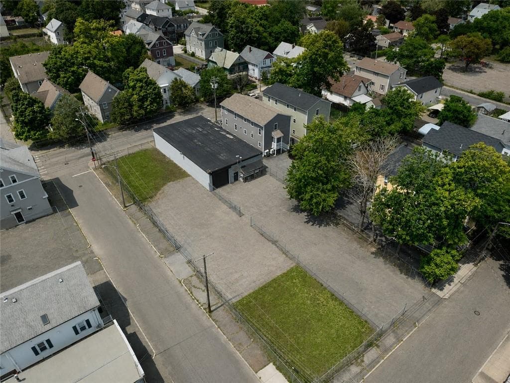 292 Prairie Avenue photo 3