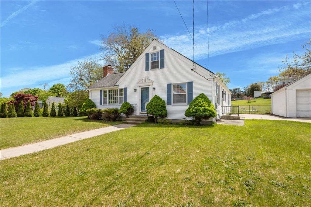 74 Youngs Avenue photo 2