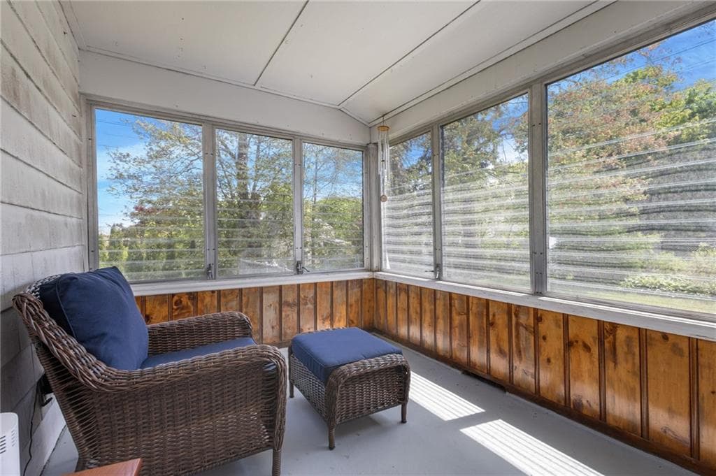 74 Youngs Avenue photo 12