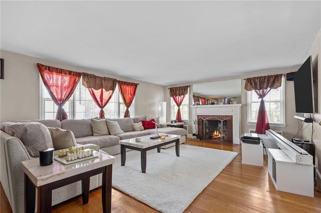 74 Youngs Avenue photo 3