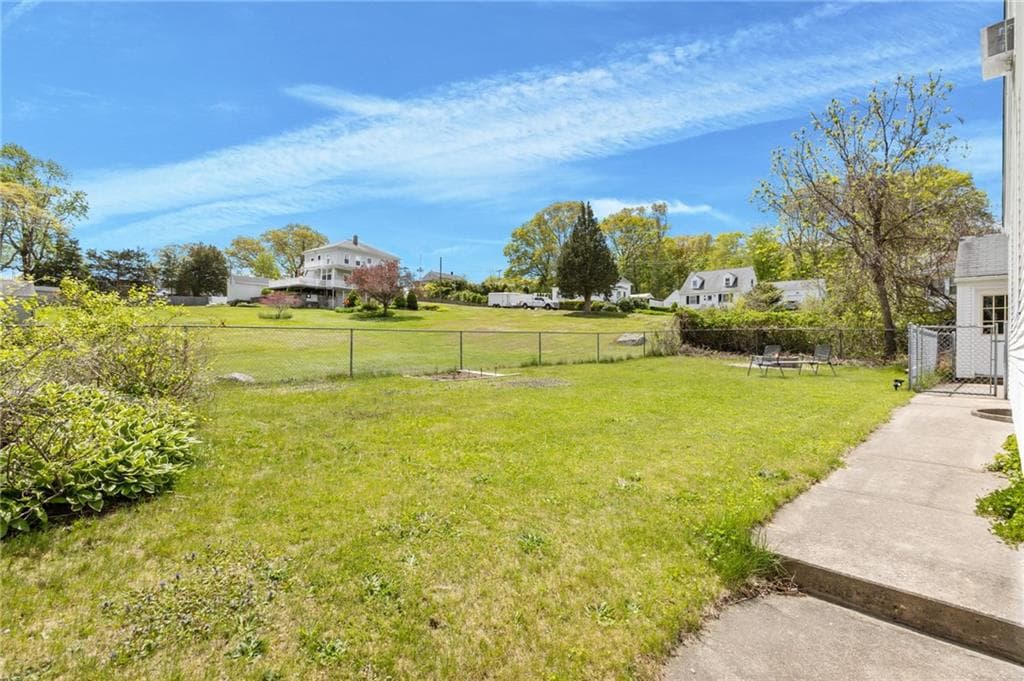 74 Youngs Avenue photo 28
