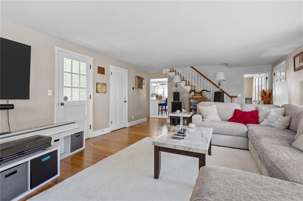 74 Youngs Avenue photo 5