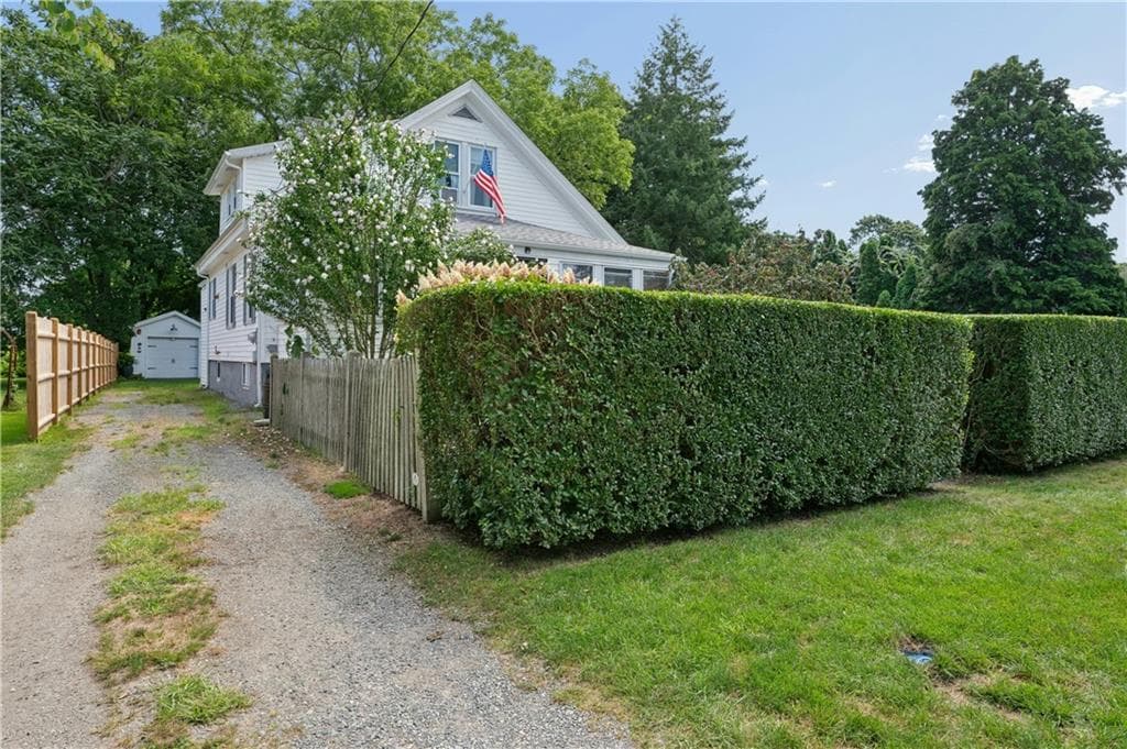 29 Howland Avenue photo 42