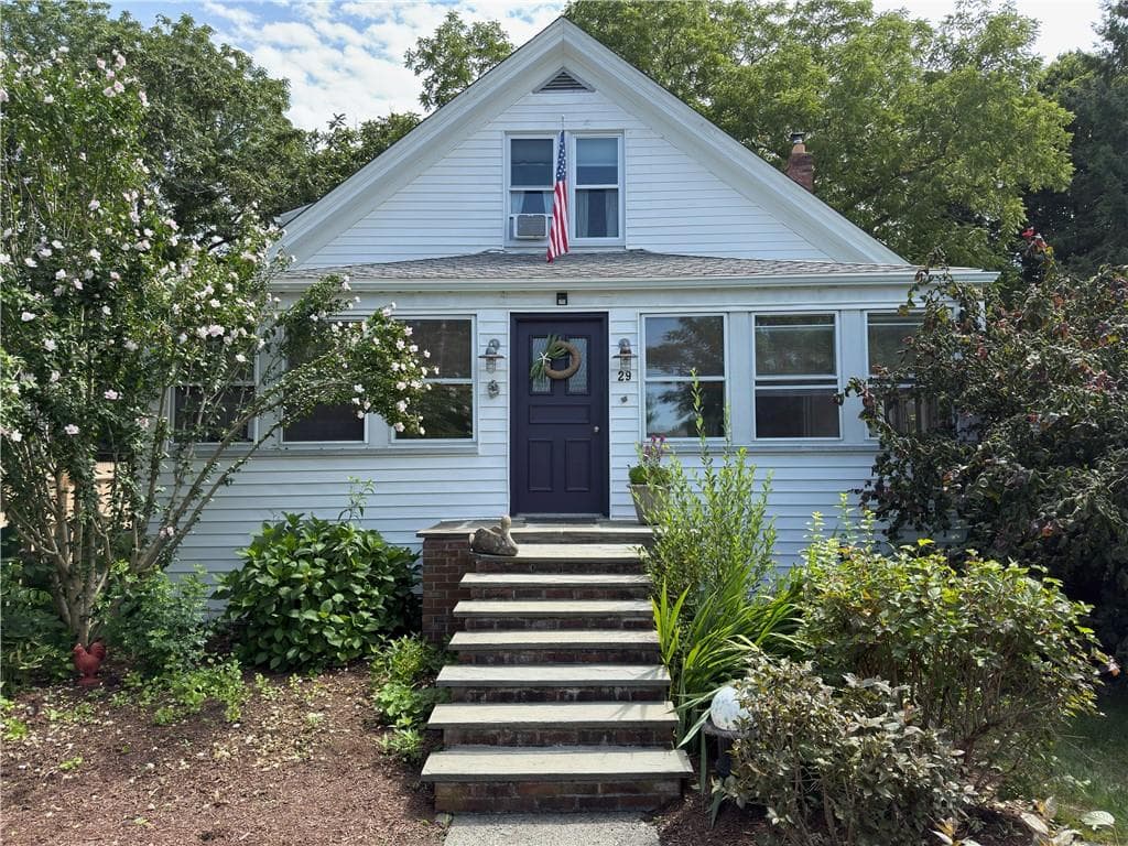 29 Howland Avenue