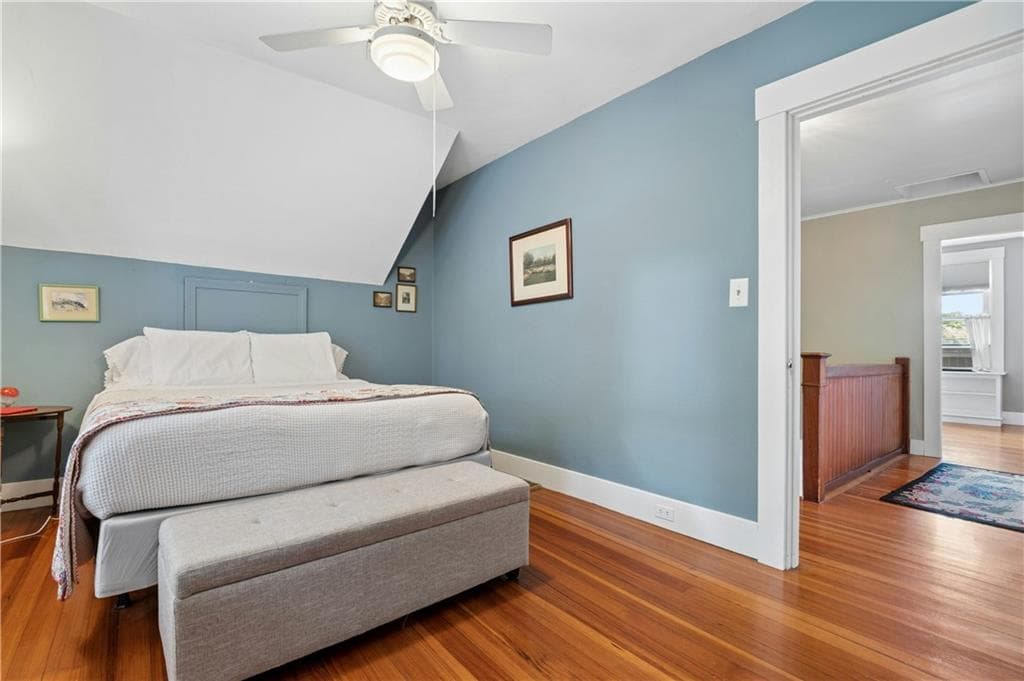 29 Howland Avenue photo 24