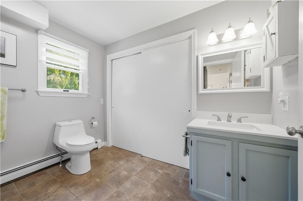 Single Family Residence at 218 Shannock Hill Road, Richmond, photo 12 of 49