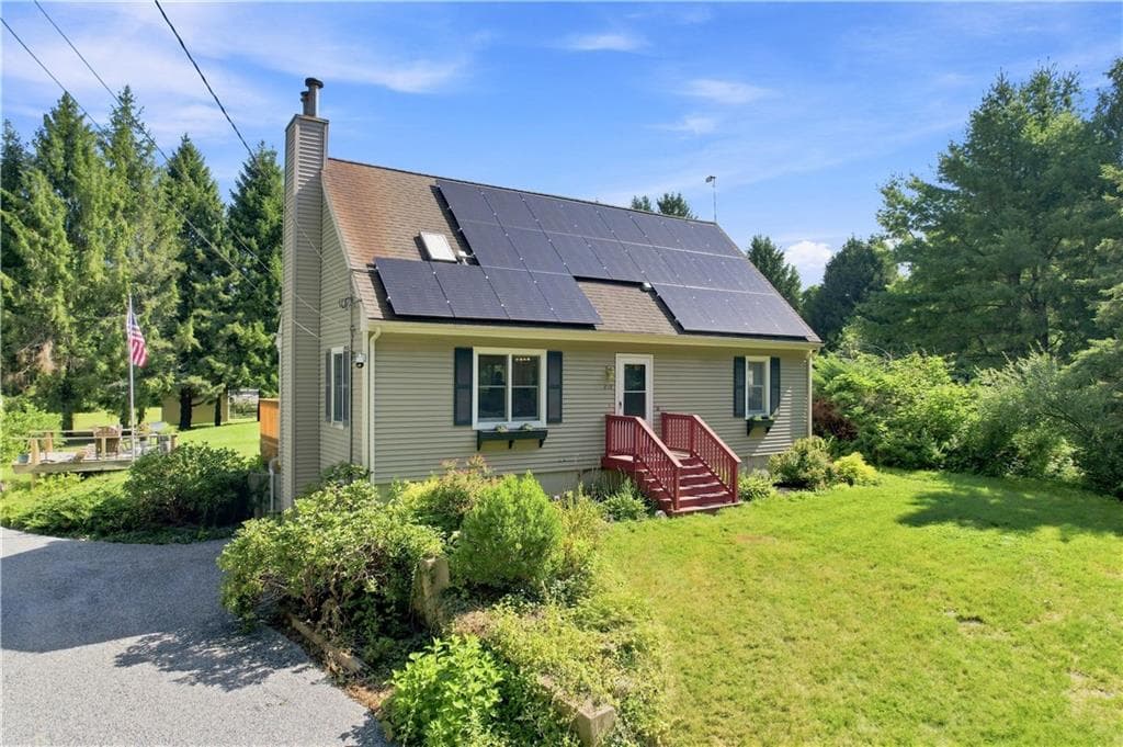 Single Family Residence at 218 Shannock Hill Road, Richmond, photo 5 of 49
