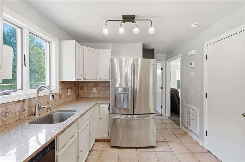 Single Family Residence at 218 Shannock Hill Road, Richmond, photo 9 of 49