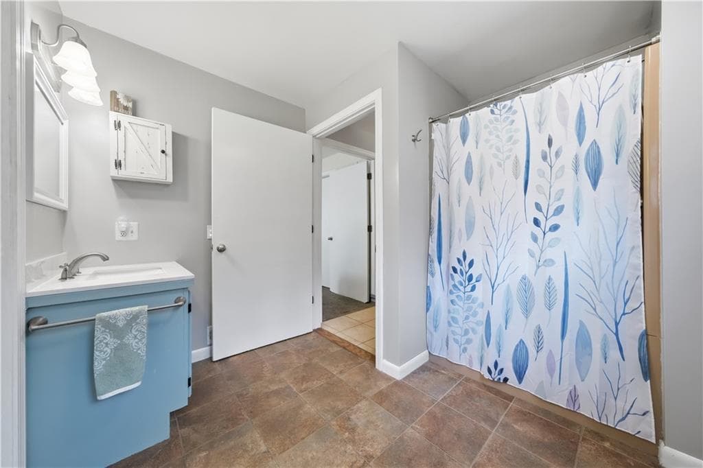 Single Family Residence at 218 Shannock Hill Road, Richmond, photo 11 of 49