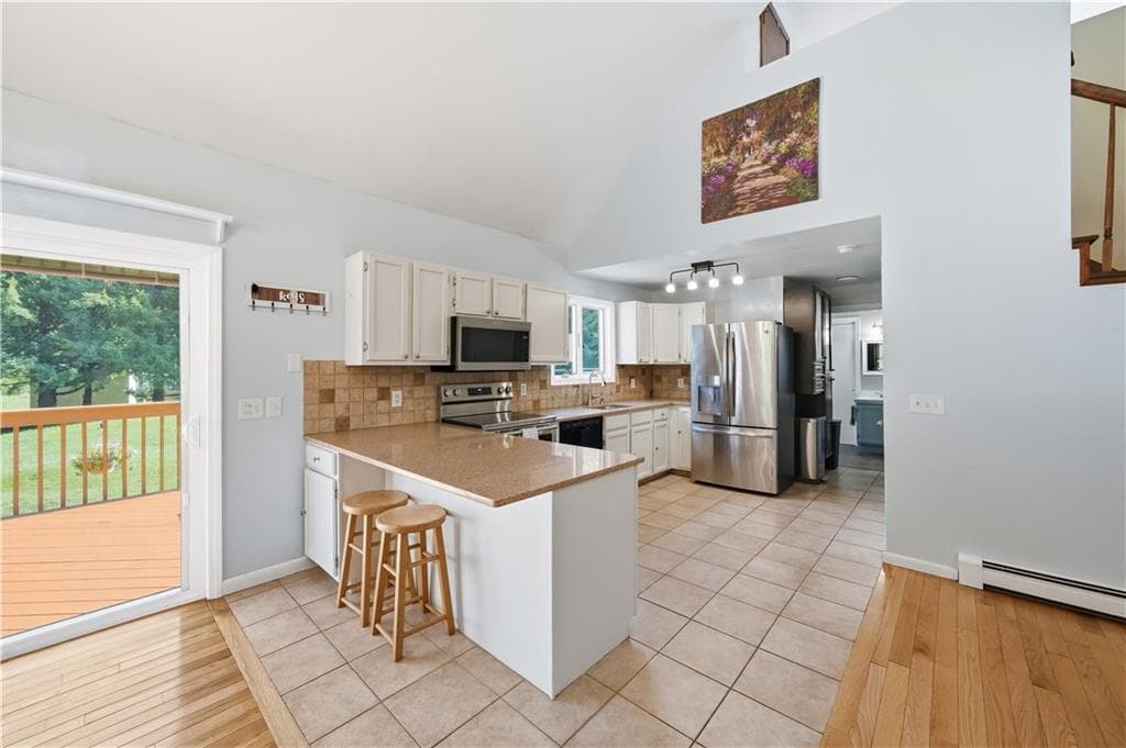 Single Family Residence at 218 Shannock Hill Road, Richmond, photo 8 of 49