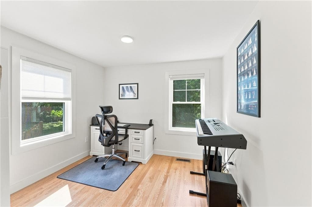 172 Bayview Avenue photo 23