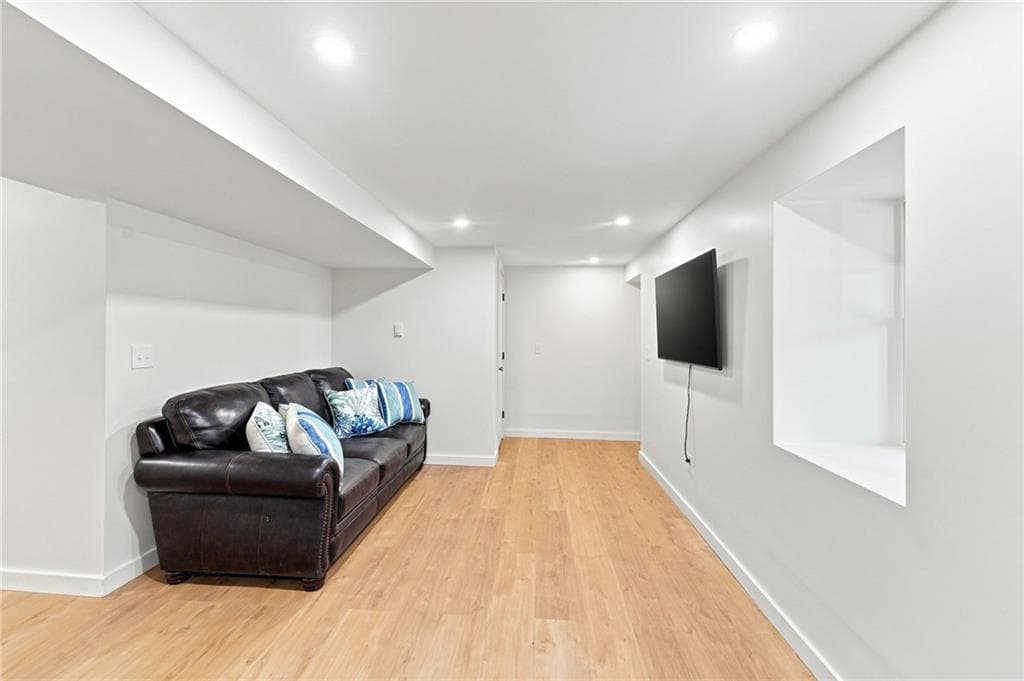 172 Bayview Avenue photo 26