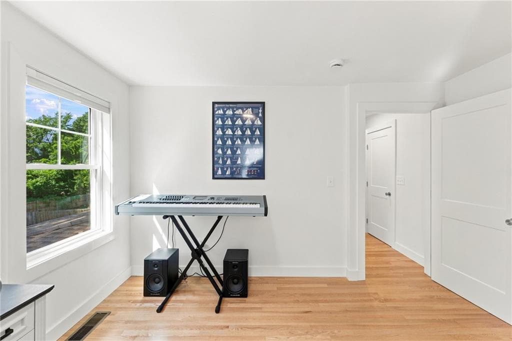 172 Bayview Avenue photo 22