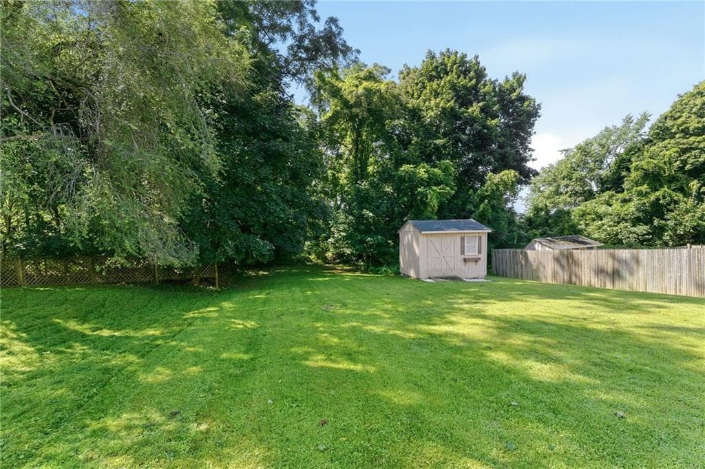 172 Bayview Avenue photo 36