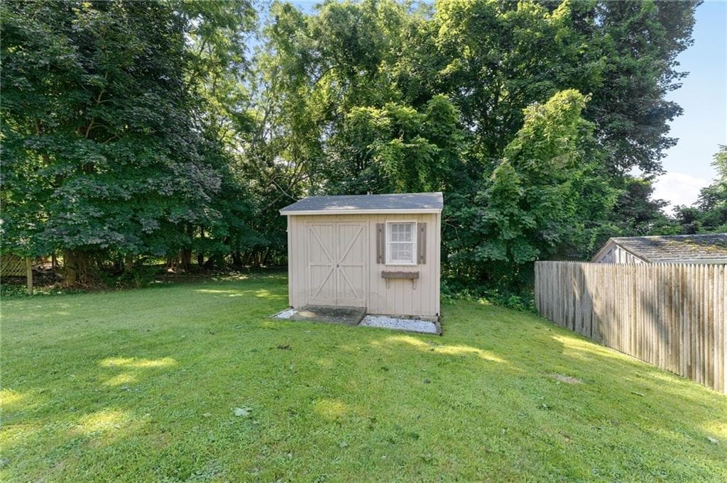 172 Bayview Avenue photo 38