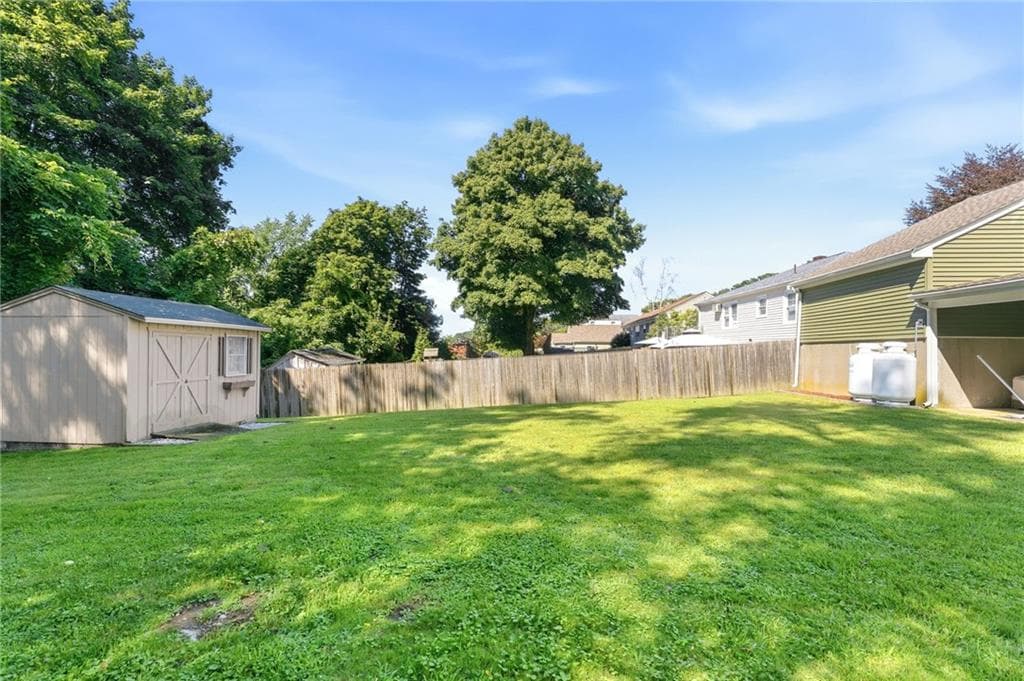172 Bayview Avenue photo 37