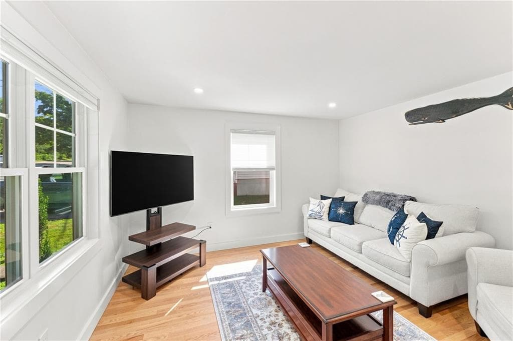 172 Bayview Avenue photo 11