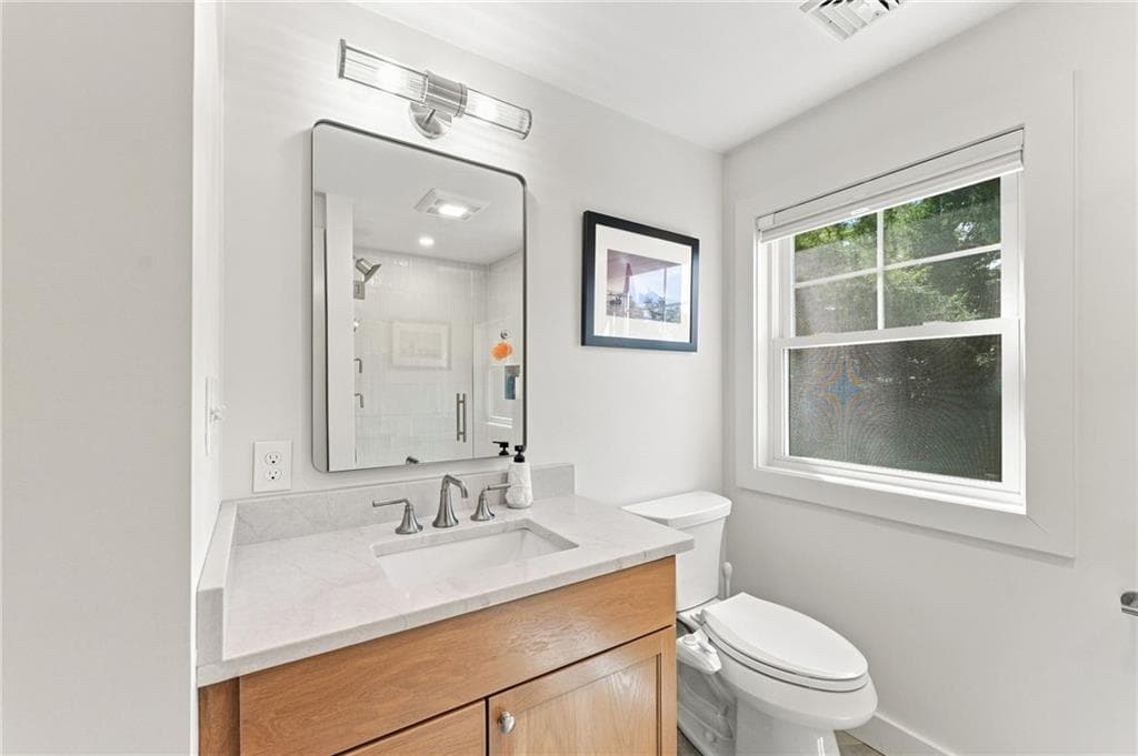 172 Bayview Avenue photo 25
