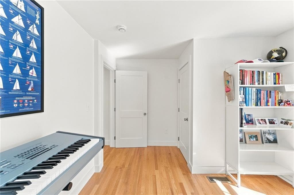 172 Bayview Avenue photo 21