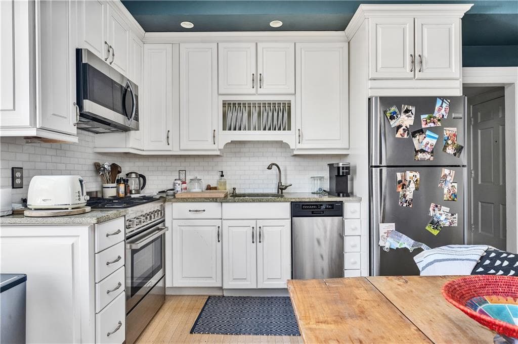 453 Angell Street photo 23