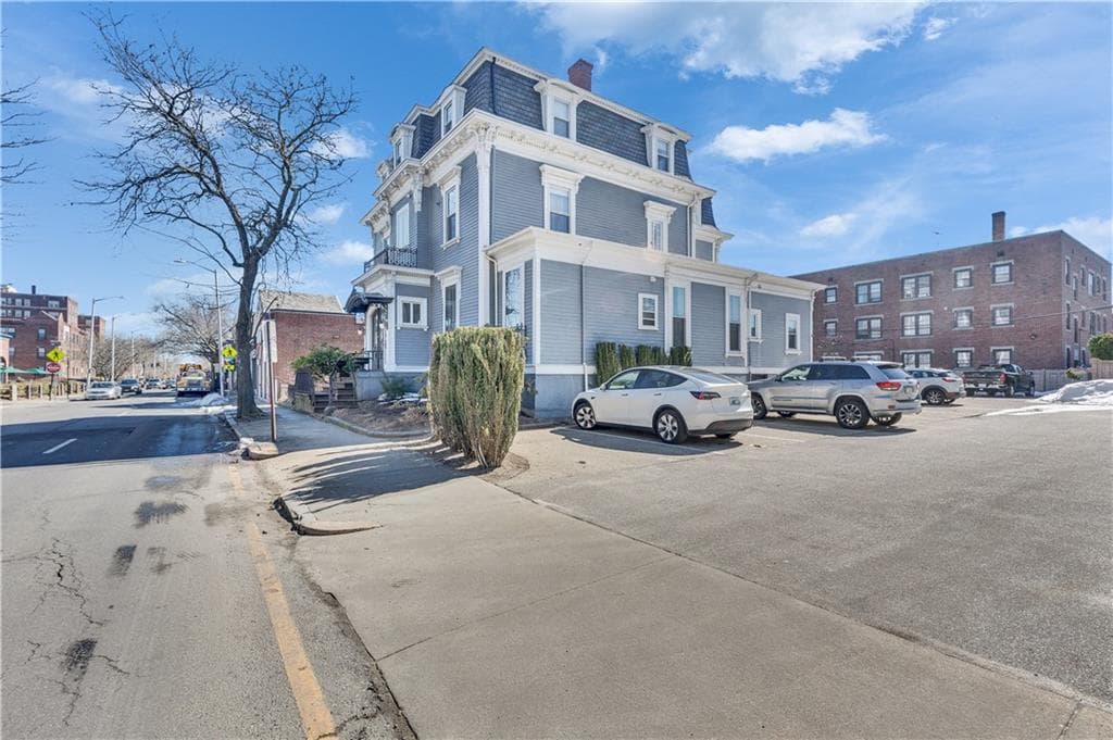 453 Angell Street photo 38