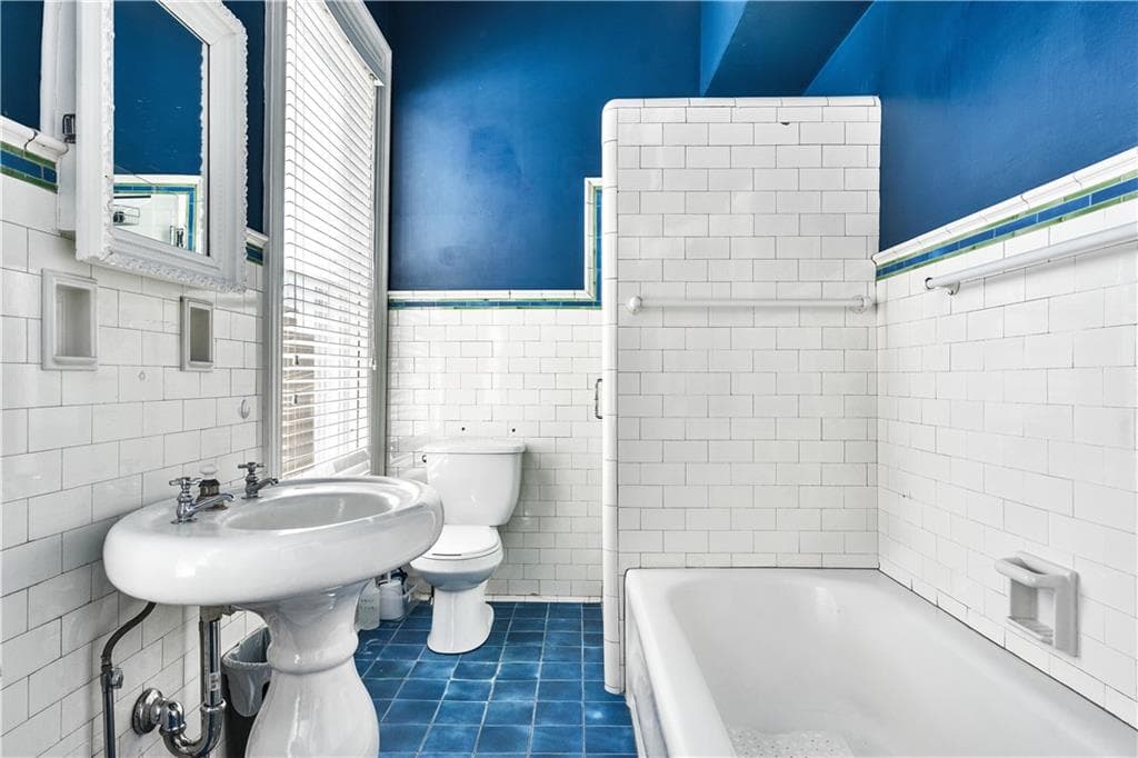 453 Angell Street photo 19