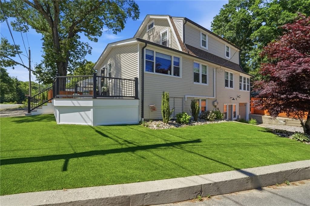 1 Staples Avenue photo 3