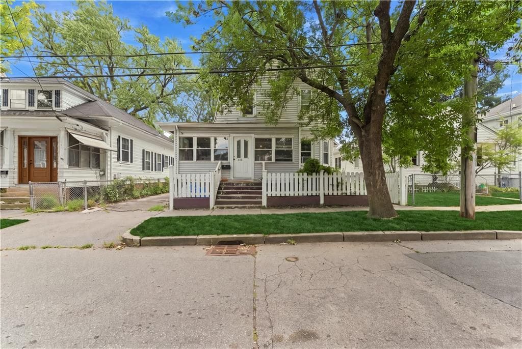 186 California Avenue photo 2