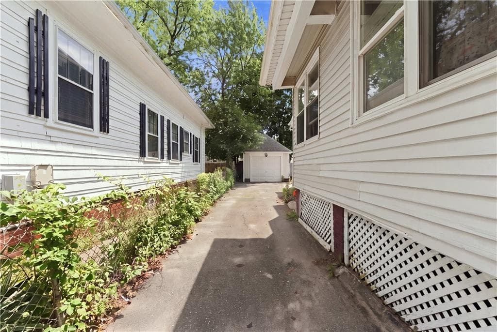 186 California Avenue photo 26