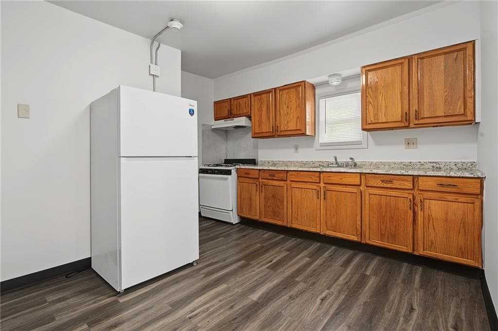 471 485 Pond Street photo 23