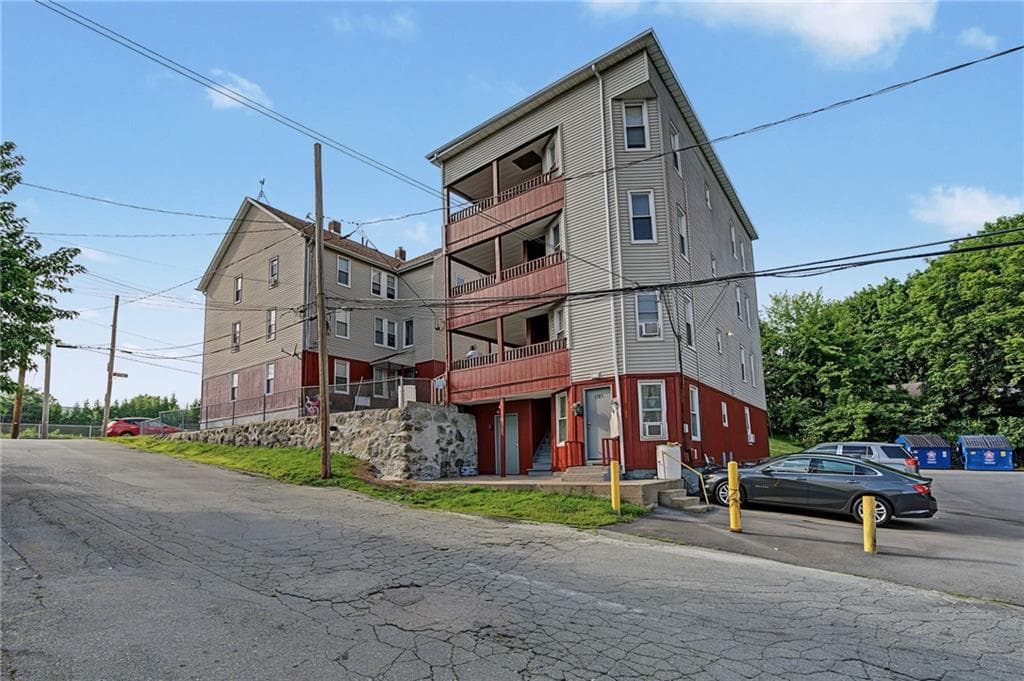471 485 Pond Street photo 2