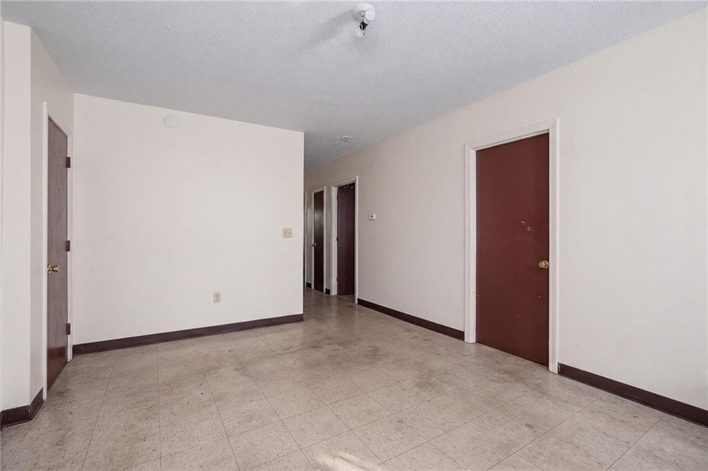 471 485 Pond Street photo 7