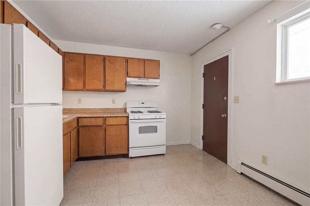 471 485 Pond Street photo 10