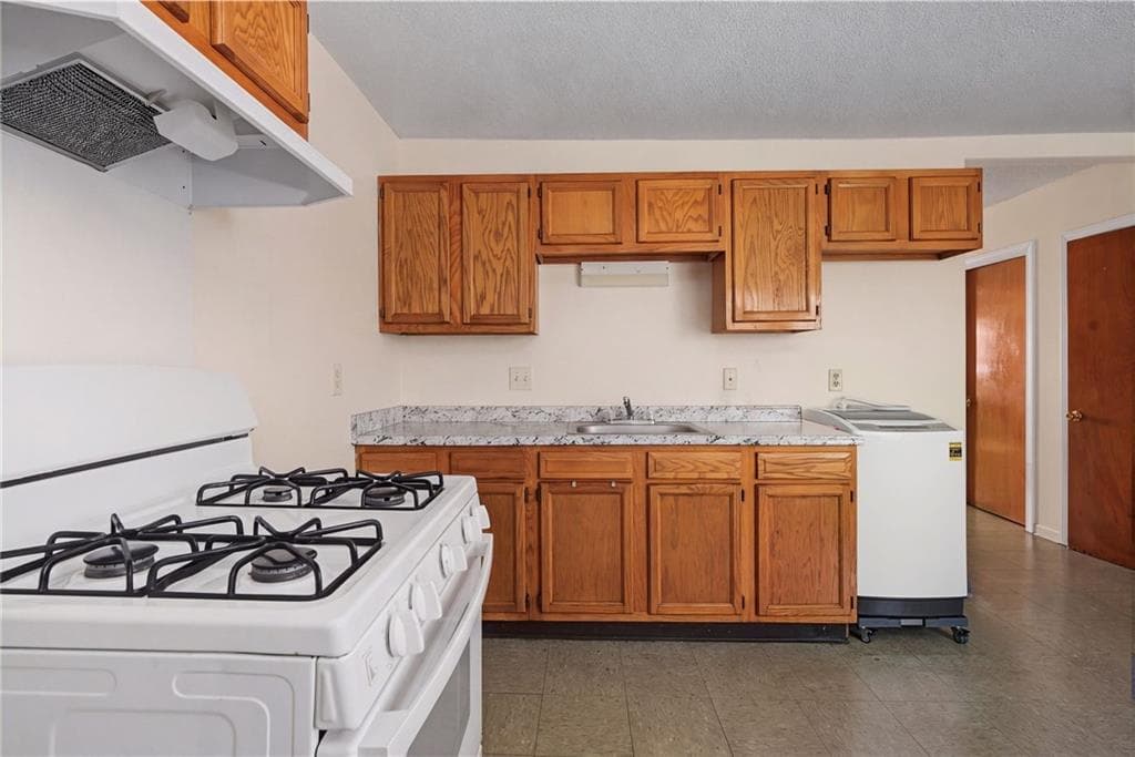 471 485 Pond Street photo 14