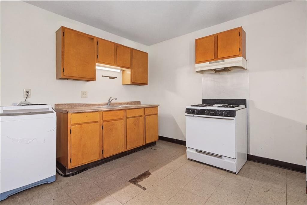 471 485 Pond Street photo 15