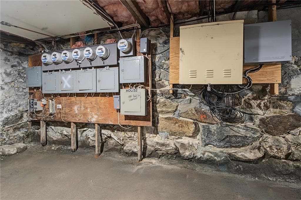 471 485 Pond Street photo 21