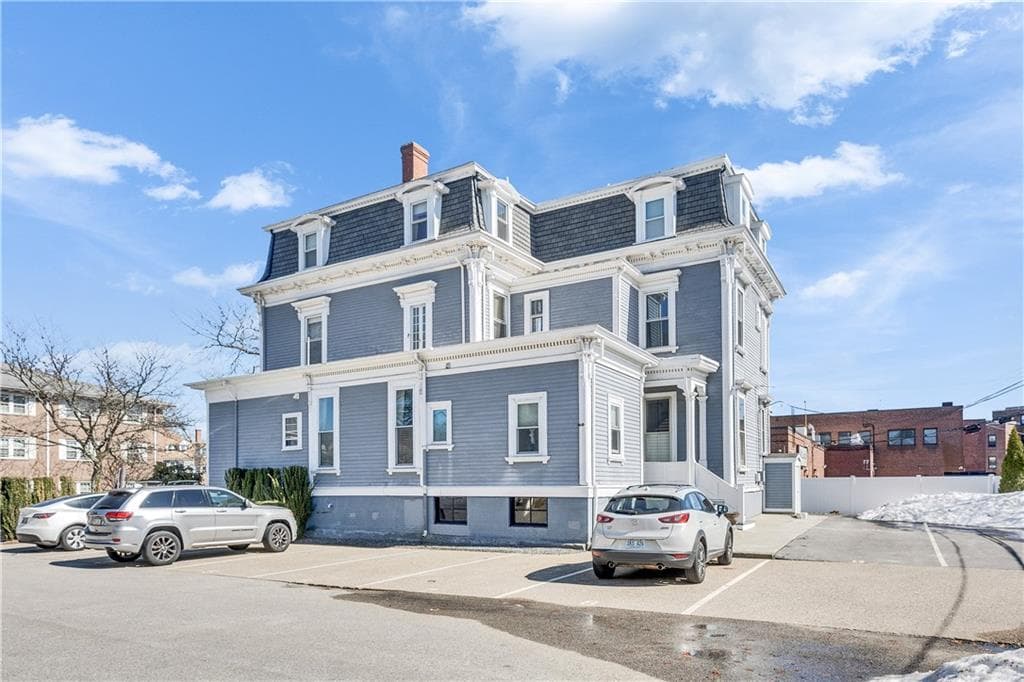 453 Angell Street photo 37
