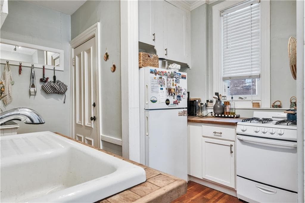 453 Angell Street photo 29