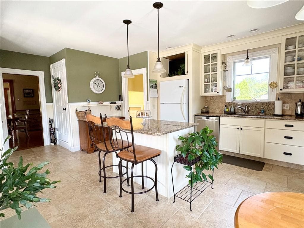 65 Summit Avenue photo 4
